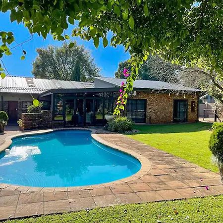 Spies Villa - Fast Wi-Fi, Netflix And Generator Middelburg  Dış mekan fotoğraf