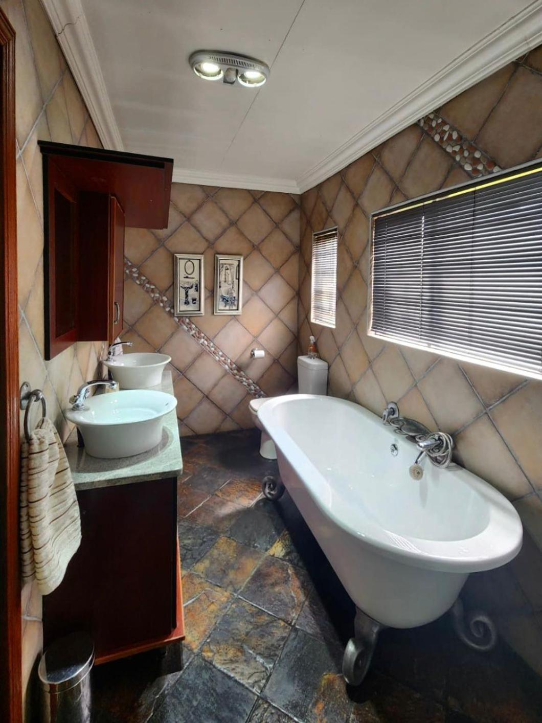 Spies Villa - Fast Wi-Fi, Netflix And Generator Middelburg  Dış mekan fotoğraf