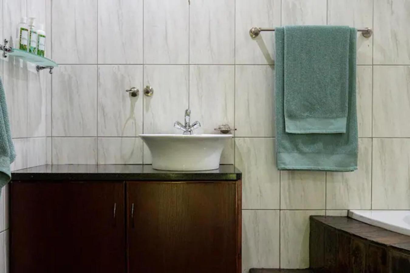 Spies Villa - Fast Wi-Fi, Netflix And Generator Middelburg  Dış mekan fotoğraf