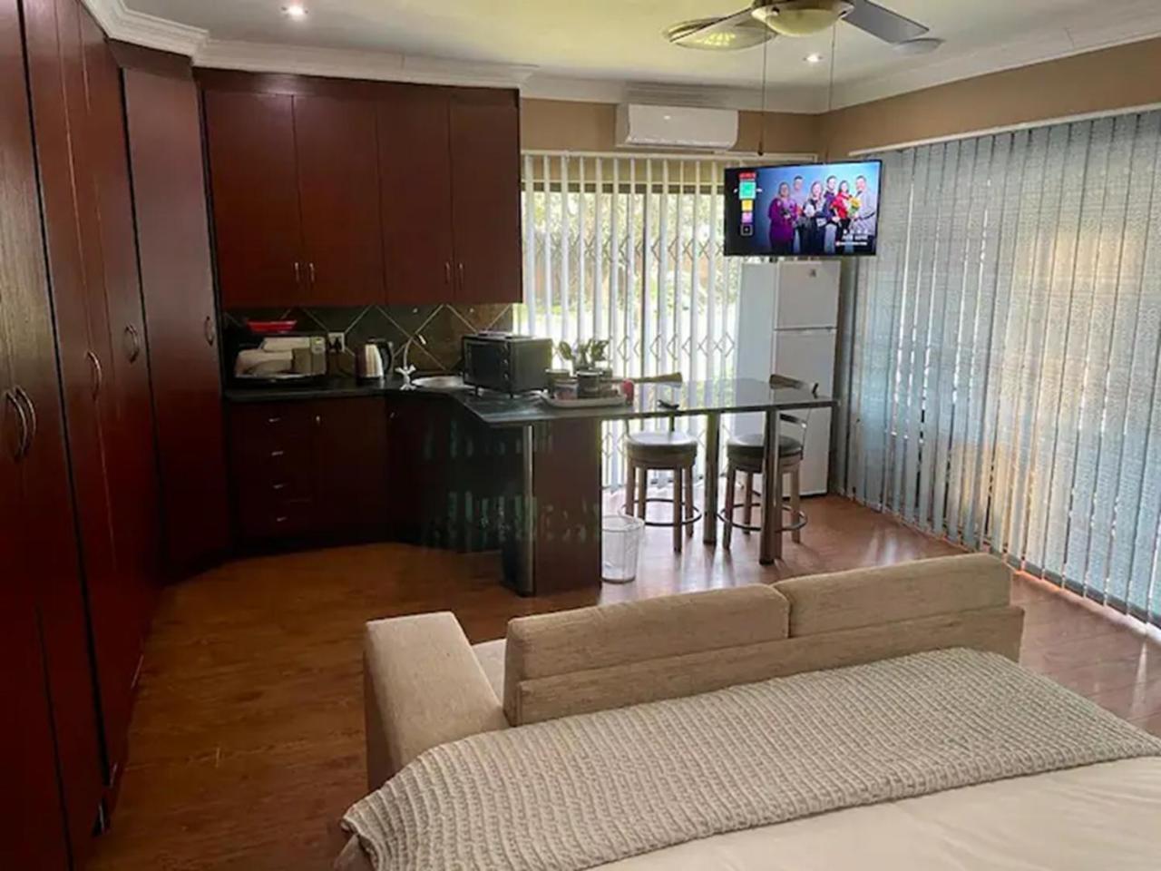 Spies Villa - Fast Wi-Fi, Netflix And Generator Middelburg  Dış mekan fotoğraf