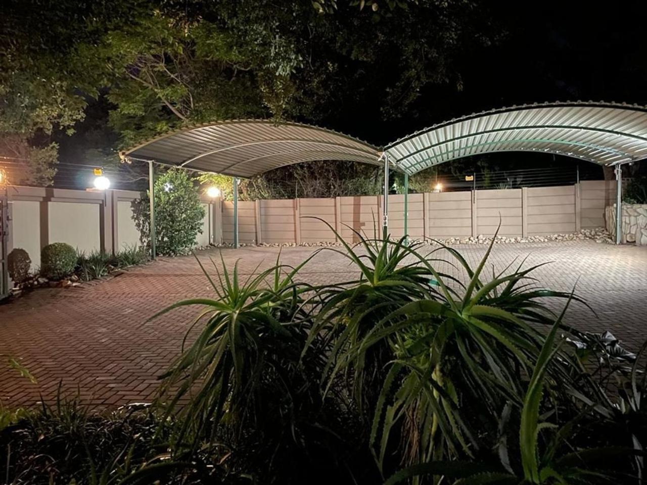 Spies Villa - Fast Wi-Fi, Netflix And Generator Middelburg  Dış mekan fotoğraf