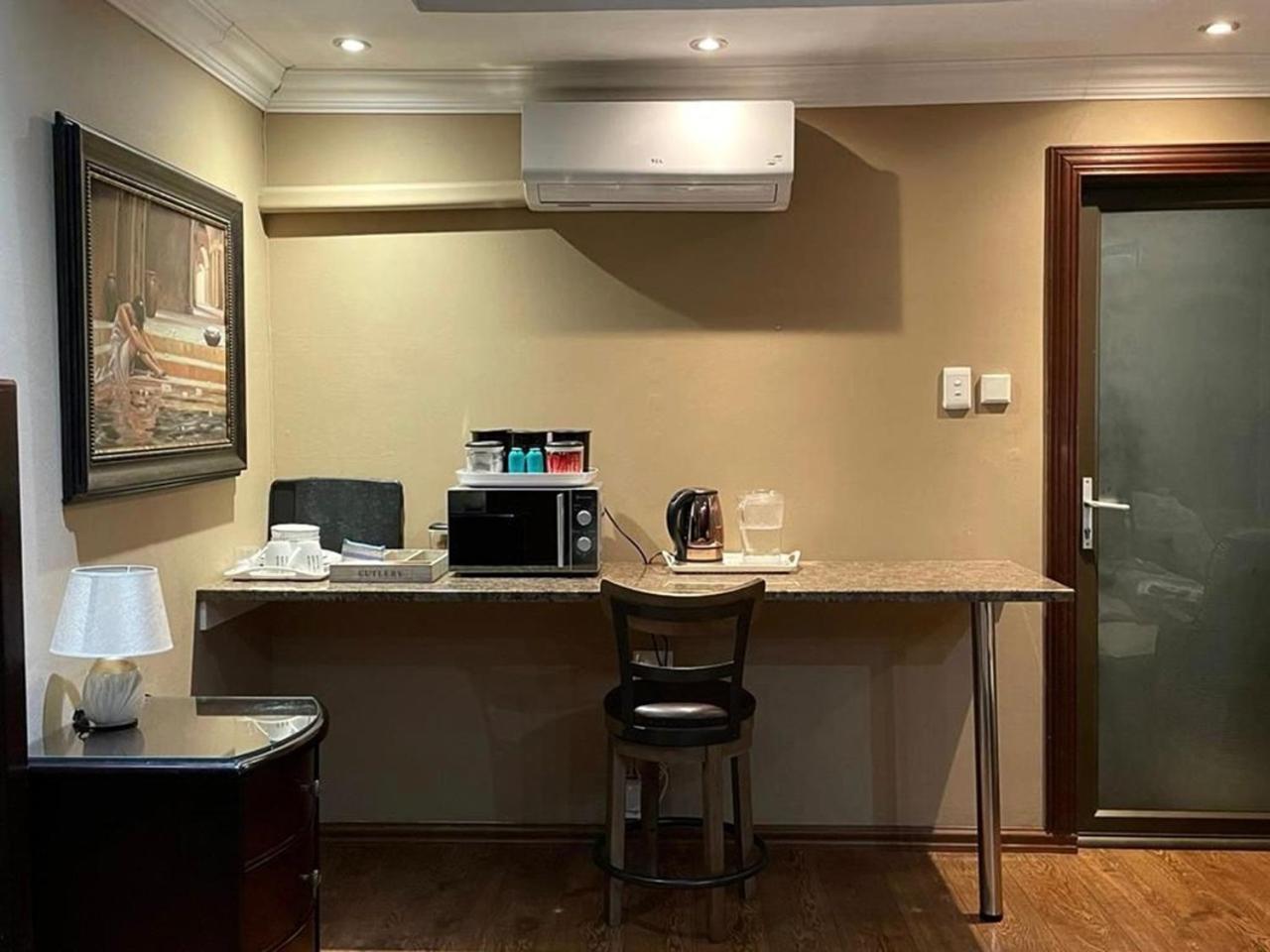 Spies Villa - Fast Wi-Fi, Netflix And Generator Middelburg  Dış mekan fotoğraf