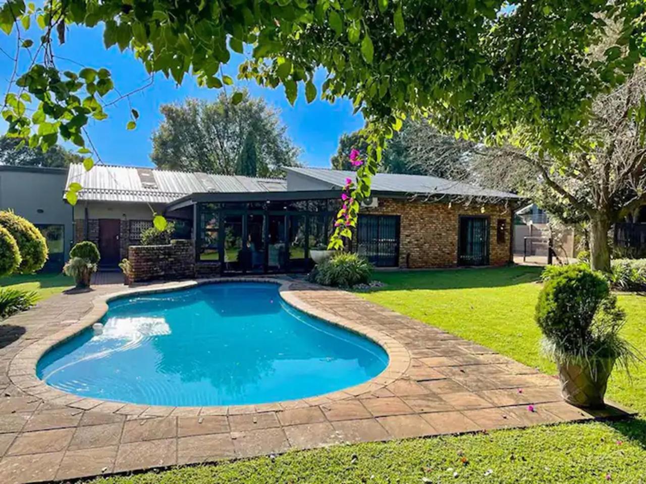 Spies Villa - Fast Wi-Fi, Netflix And Generator Middelburg  Dış mekan fotoğraf